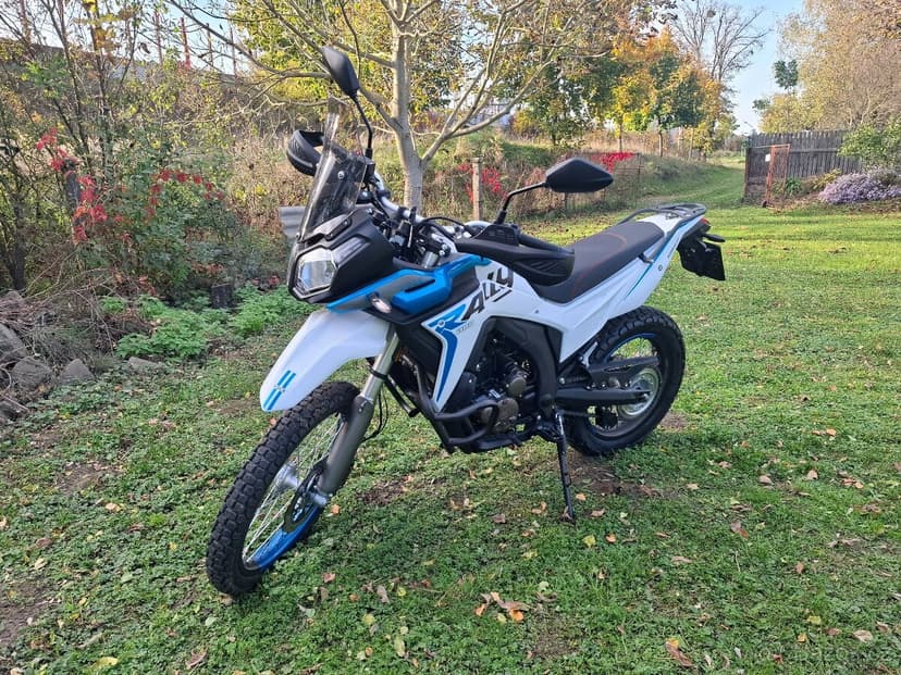 Voge 300 RALLY - jako nová - 650Km