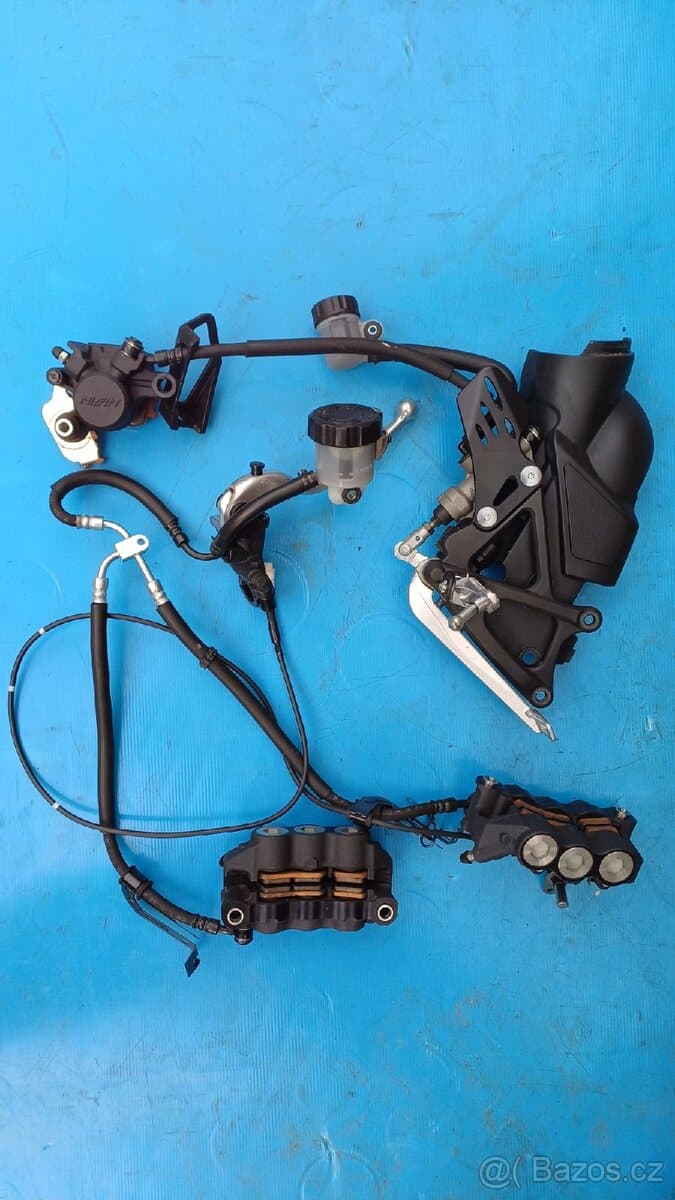 Yamaha R1 Big Bang 2010 -2014 ~ DÍLY