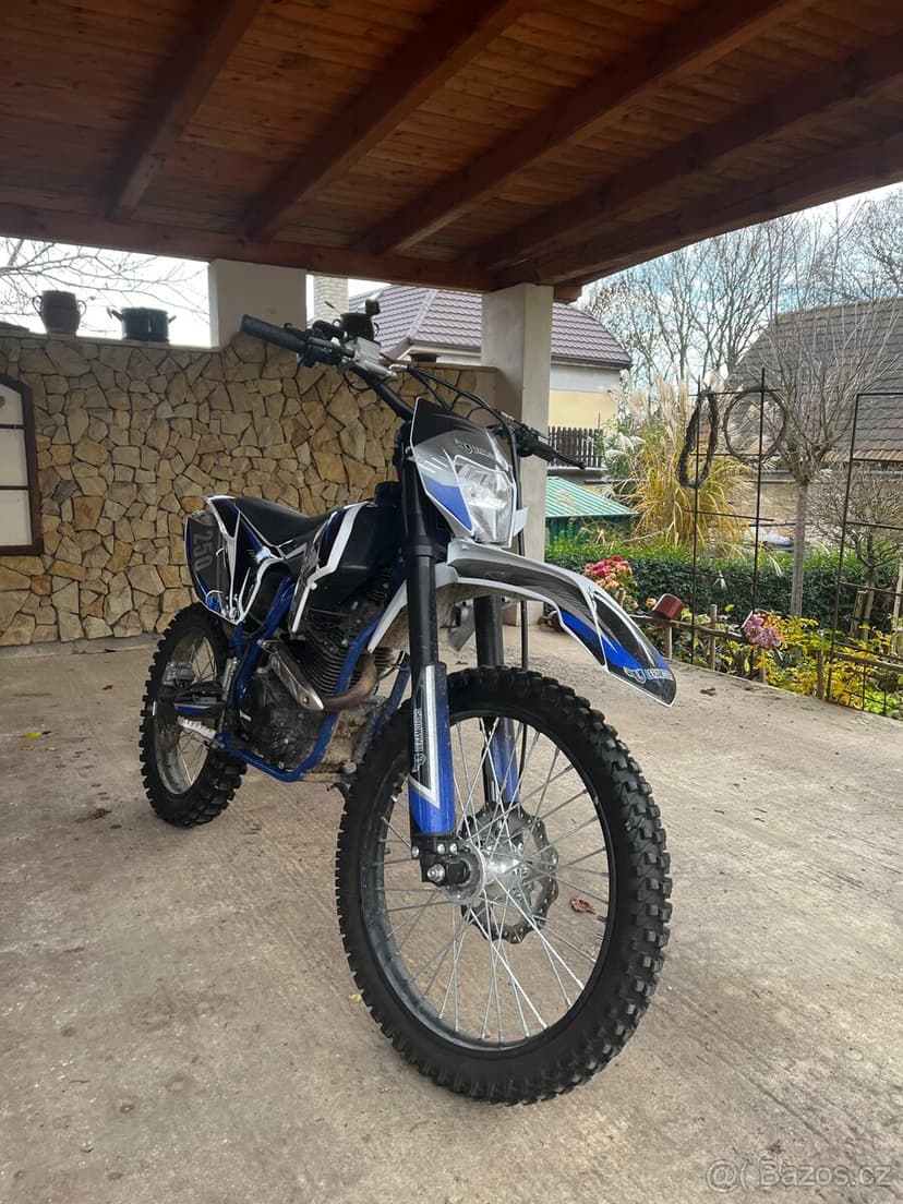 Prodávám motorku 250 cross