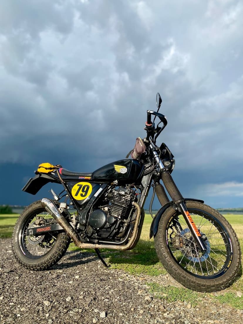 Honda NX 650 Tracker