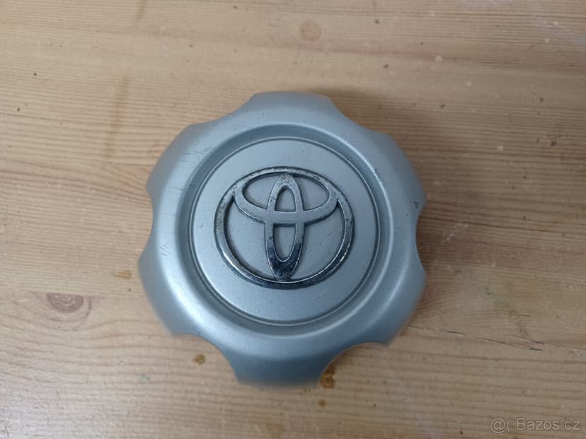 Toyota Land Cruiser - středová krytka - KOUPÍM