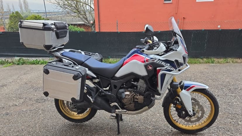 Honda CRF 1000 L Africa Twin DCT (2017) nádherný stav, plná