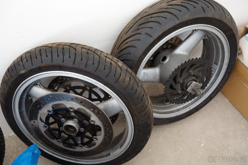 kola na Kawasaki ZZR 1200 ZXT20C (2002-2005).