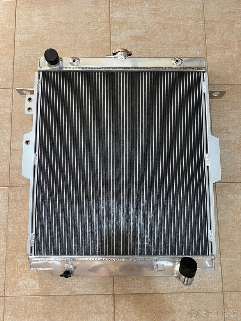 Nový sportovní chladič Toyota Land Cruiser HDJ/HZJ 78,79 4.2
