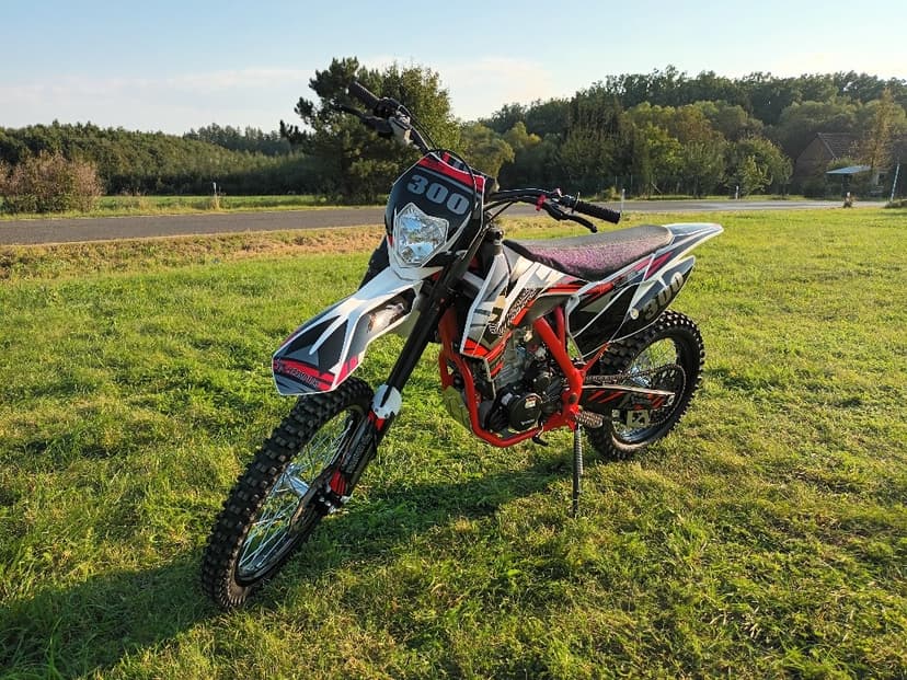 Pitbike Killer PRO 300cc H2O 21/18 červená