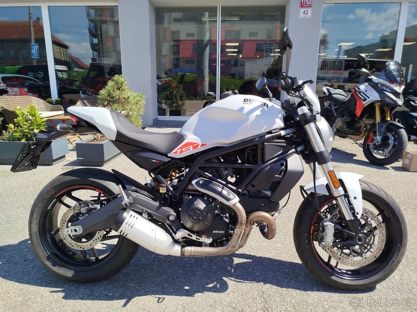 Ducati Monster 797, 1. MAJITEL, NOVÝ V ČR, POUZE: 5 264 KM