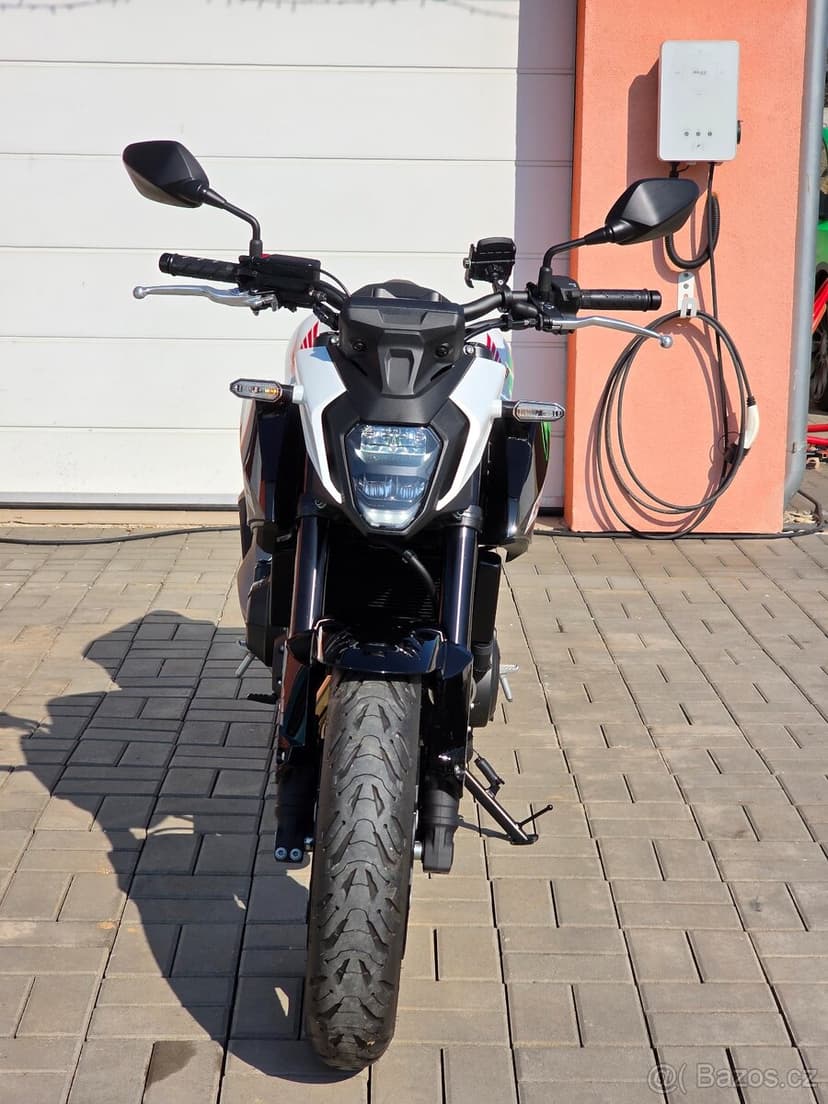 Honda CB 500F Hornet, původ ČR, 1.maj, serviska