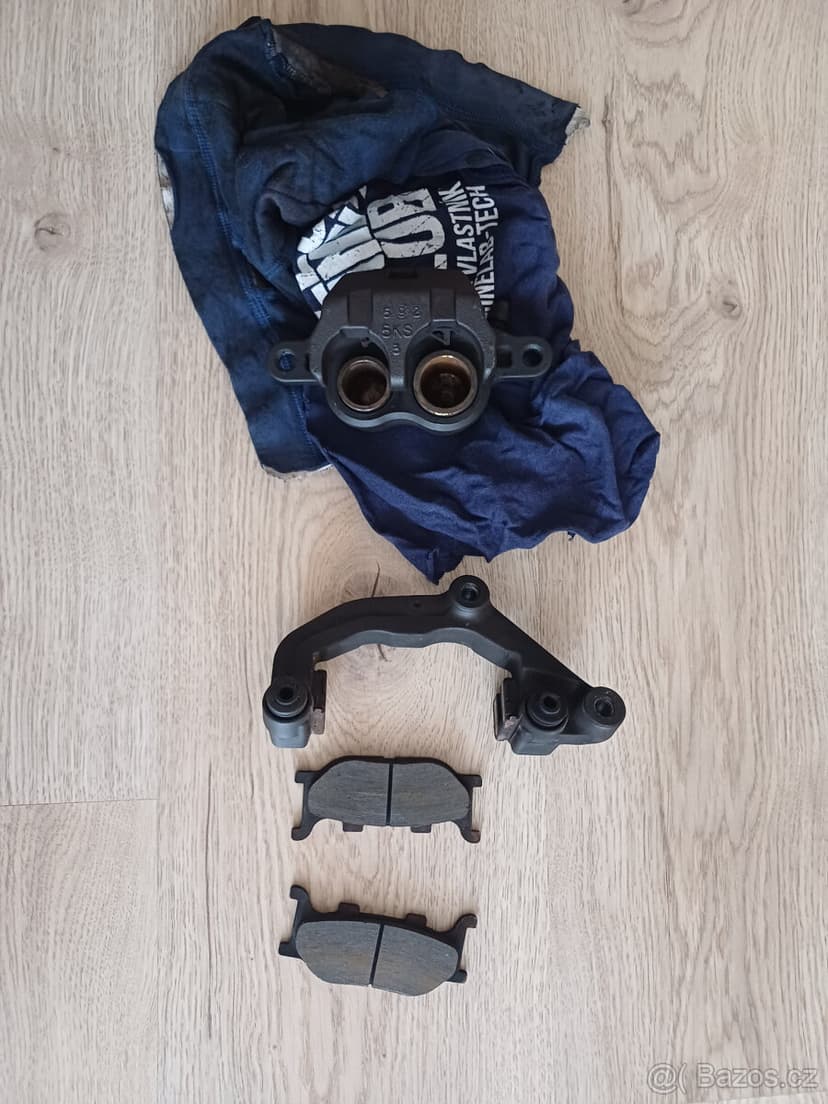 Brzdový třmen levý přední Yamaha FZ6