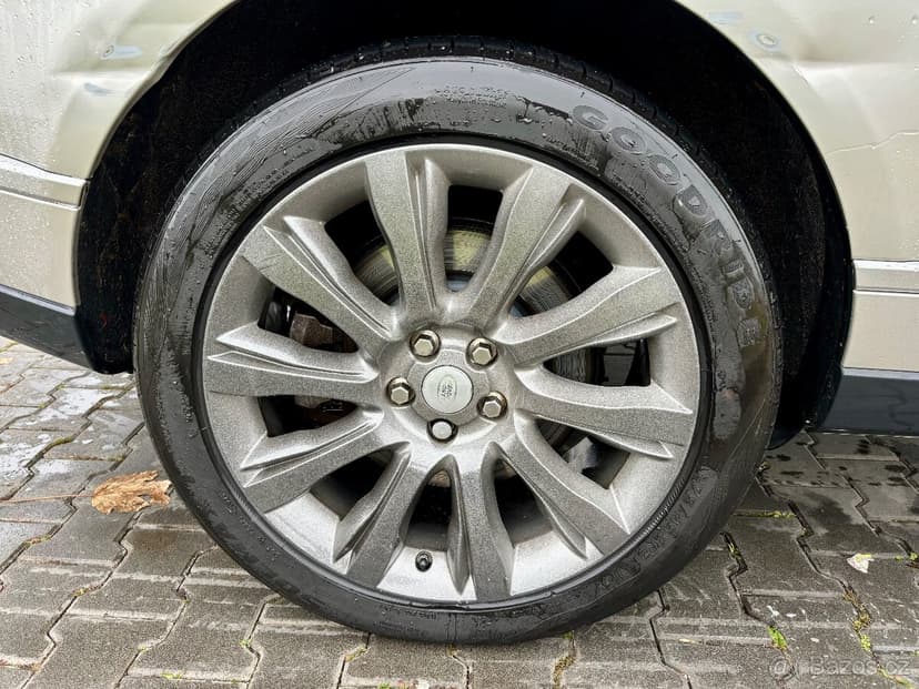 Range Rover Kola 21 letní