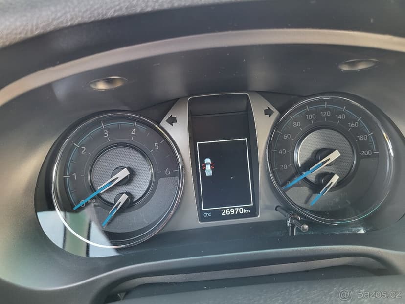 Toyota Hilux 2.8 D-4D Invincible 4x4 A/T, odpočet DPH