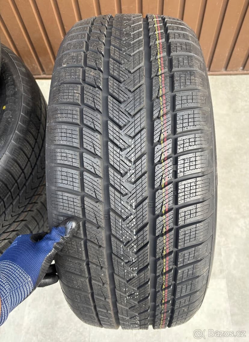 275/50 R21 Mercedes GLS Range Rover zimní Gripmax