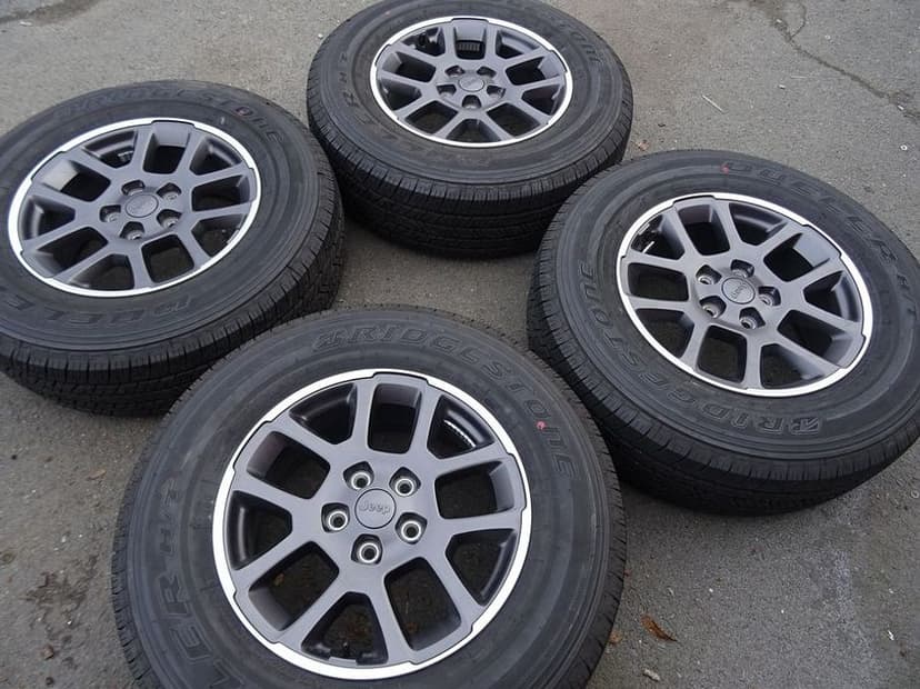 Alu disky Jeep Wrangler, 18", 5x127, celoroční Bridgestone