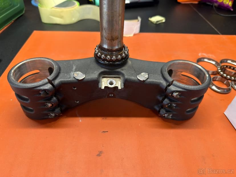 Ducati Panigale Streetfighter V4 S krk řízení triple clamp