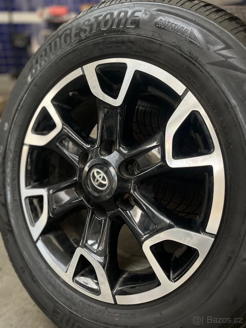 TOYOTA Hilux Disky R18