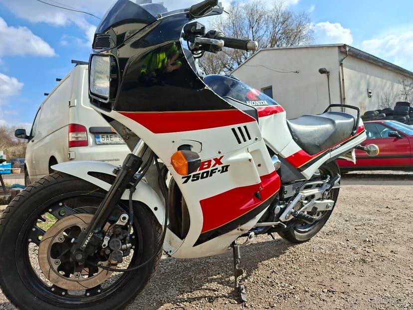 PRODÁM HONDA CBX 750 F-ll r.1989 59kw Veterán