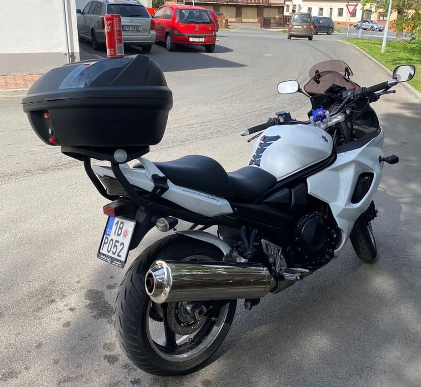 2012 Suzuki GSX 1250 FA nové gumy, olej