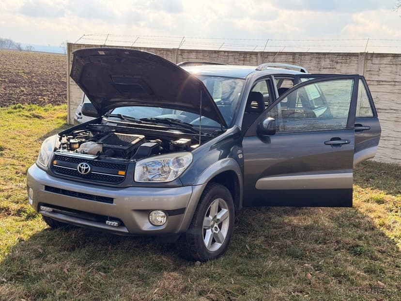 TOYOTA Rav4 2.0 D-4D 4WD Nádherná Garážovaná