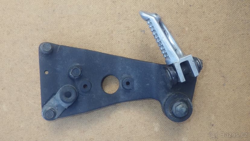 Zadní stupačky s držáky na Suzuki GSX-R 750