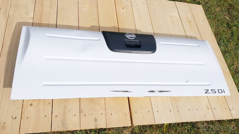 NISSAN NAVARA D22 Di –  DVEŘE KORBY BÍLÉ