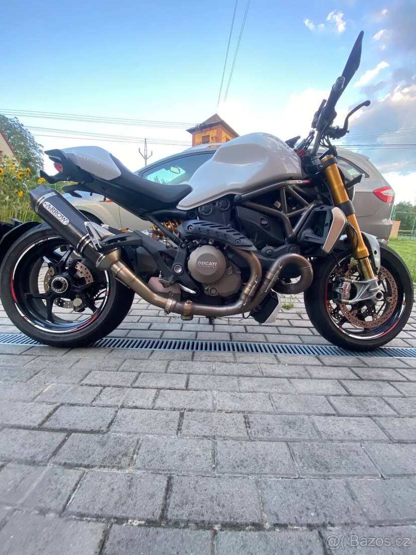 Ducati Monster 1200S