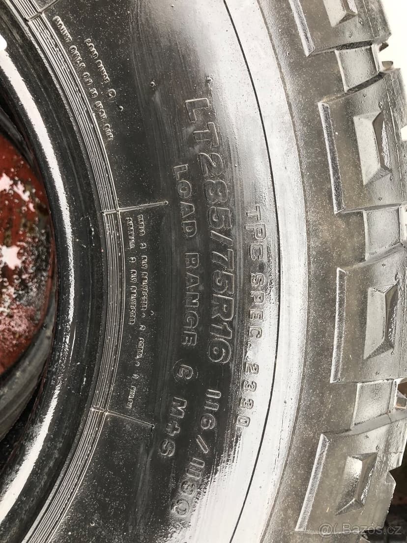 Universalni pneu 285/75r16