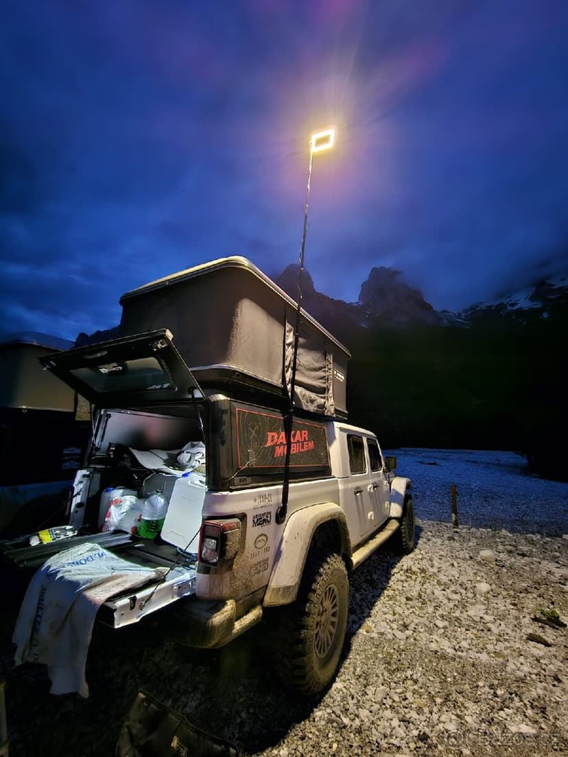 LED světlo offroad a camping