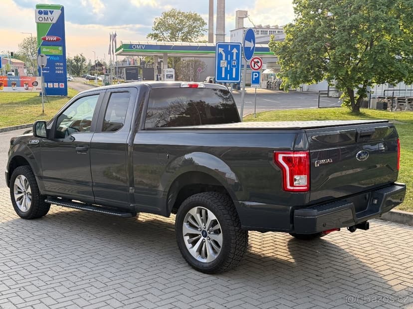 Ford F-150 5.0 V8—4x4—2017—korba 2m—