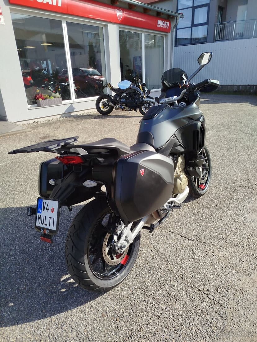 Ducati Multistrada V4 S, ČR, 1. MAJITEL, VÝBAVA, SERVIS