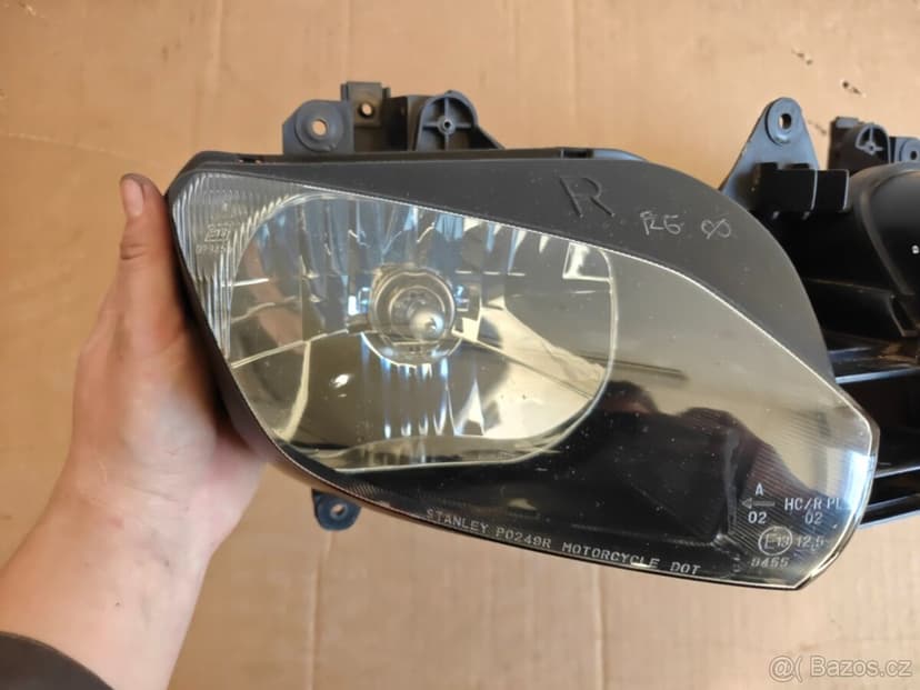 Yamaha  YZF R6 (2002) - přední + zadní světlo - tachometr