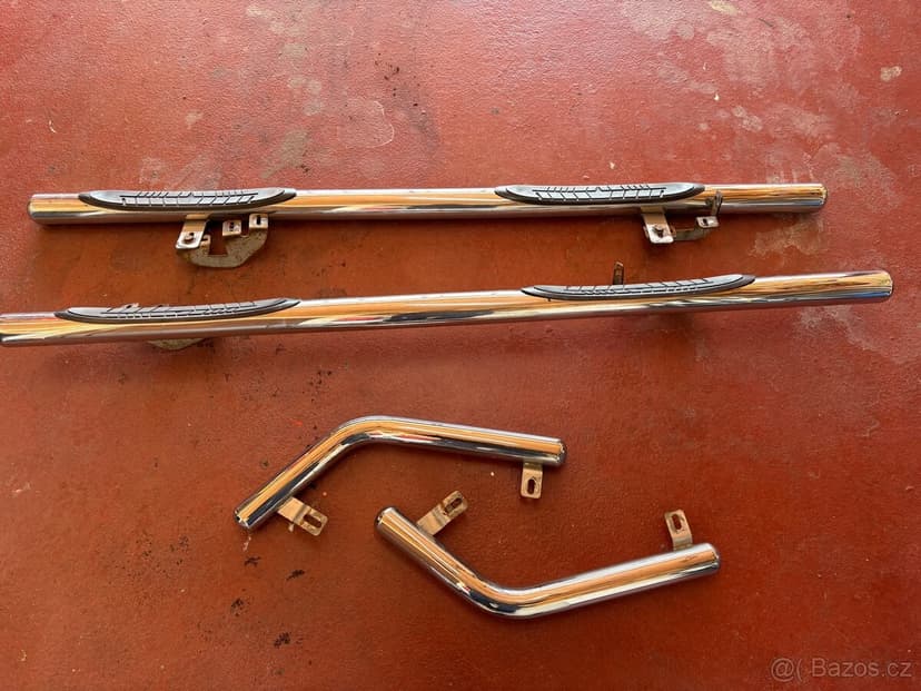 Univerzální boční nášlapy a zadní rámy NEREZOVÉ