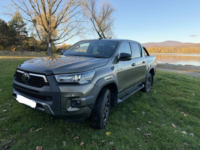Toyota Hilux 2.8 invisibleX dovoz anglie