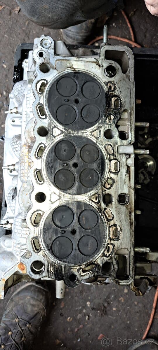 Hlava motoru jaguar land rover citroen 3.0 diesel