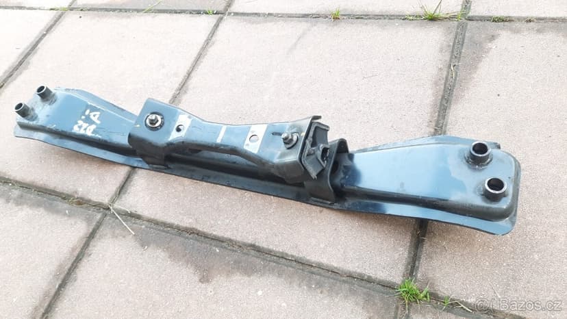 Nissan Navara D22 –Příčka převodovky