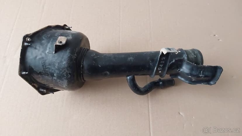 Nissan Navara D22 –  Hrdlo nádrže