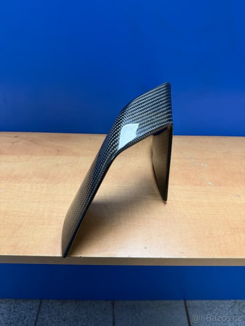 Bmw m1000rr levé kridlo