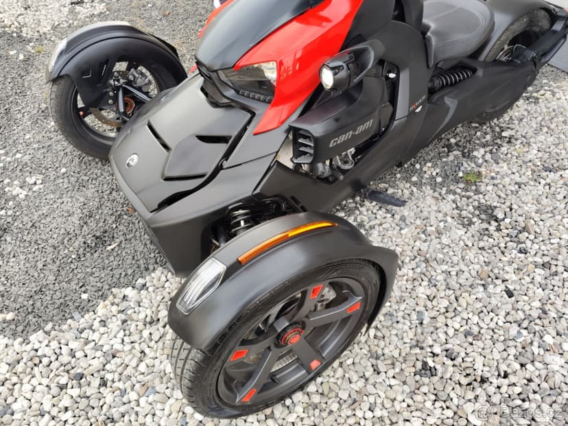 CAN-AM Ryker 900 ACE SPORT - tříkolka