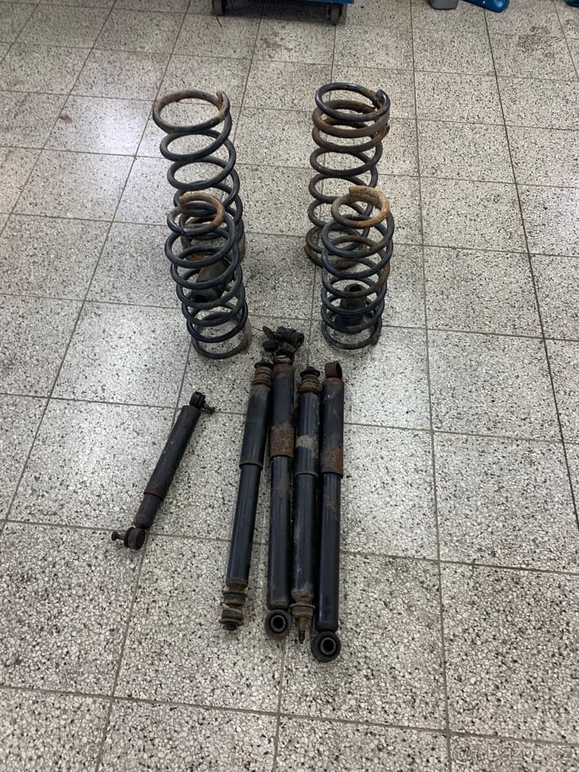 Nissan patrol gu4.Narazniky a zbyle dily