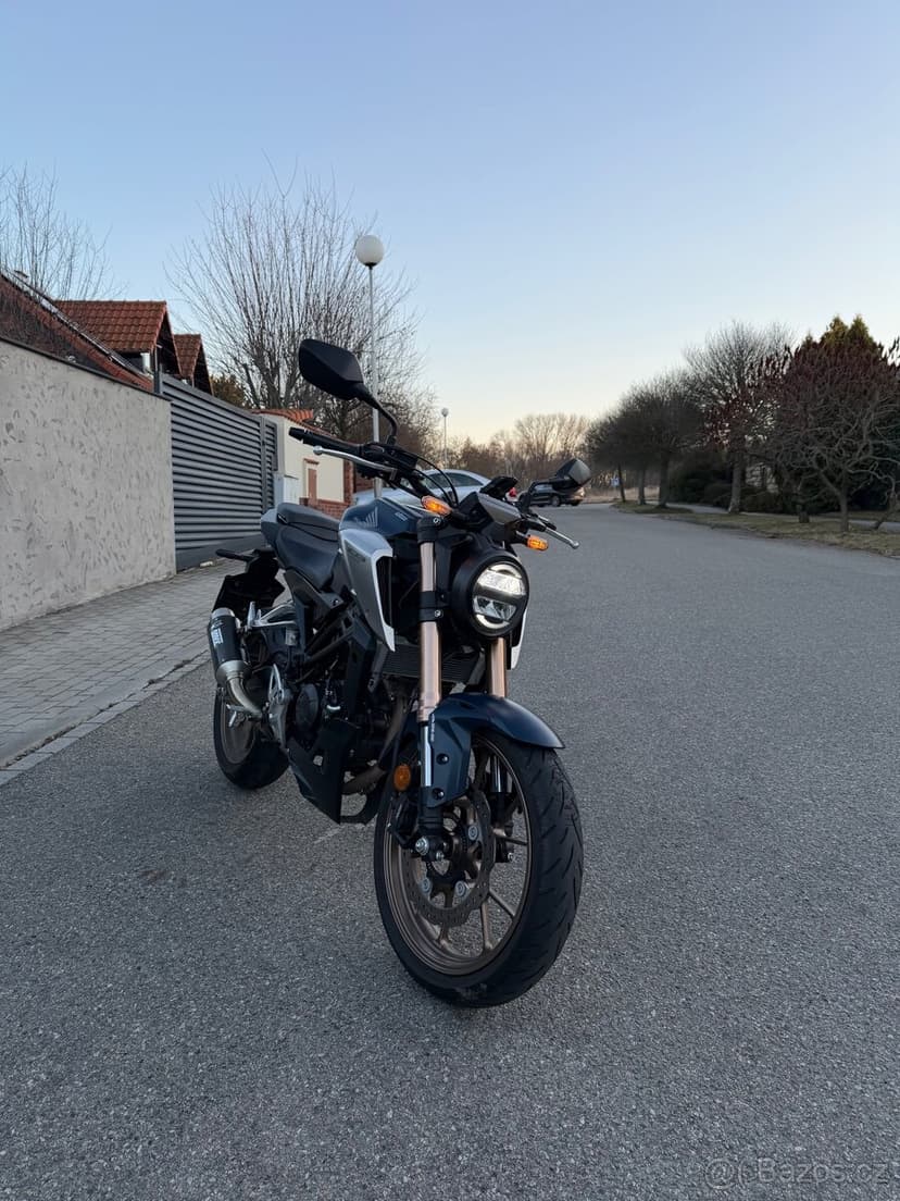 Honda CB125R – 2021, MIVV výfuk, top stav