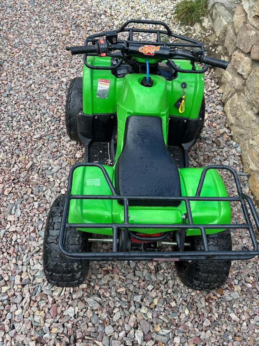 Prodám dětskou čtyřkolku 125 cm poloautomat