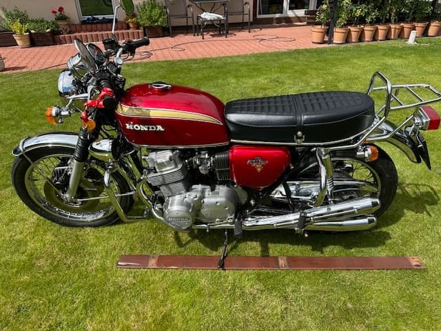 Prodám Honda CB 750 K 1972, krásný stav, bílé značky