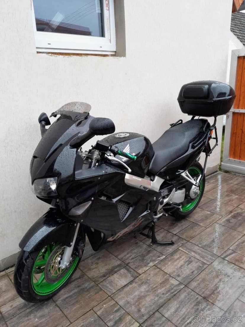 Honda VFR 800 FI, pèkný stav, po velkém servisu