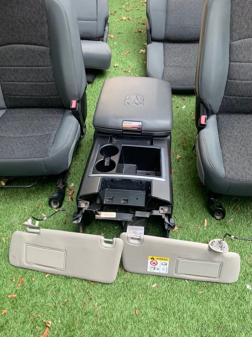 Dodge ram 1500 interier