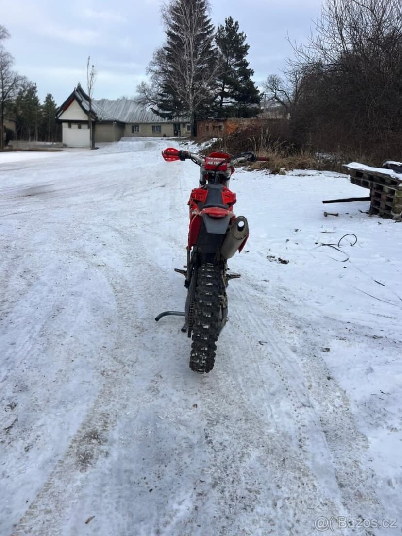 Beta 525  2007 bez SPZ , TP ano