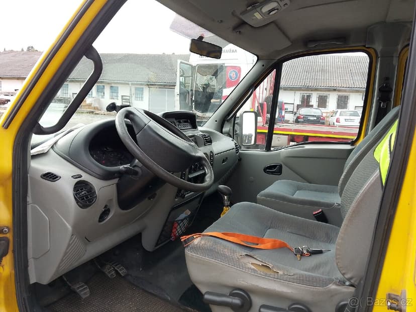 Renault mascott odtahový speciál