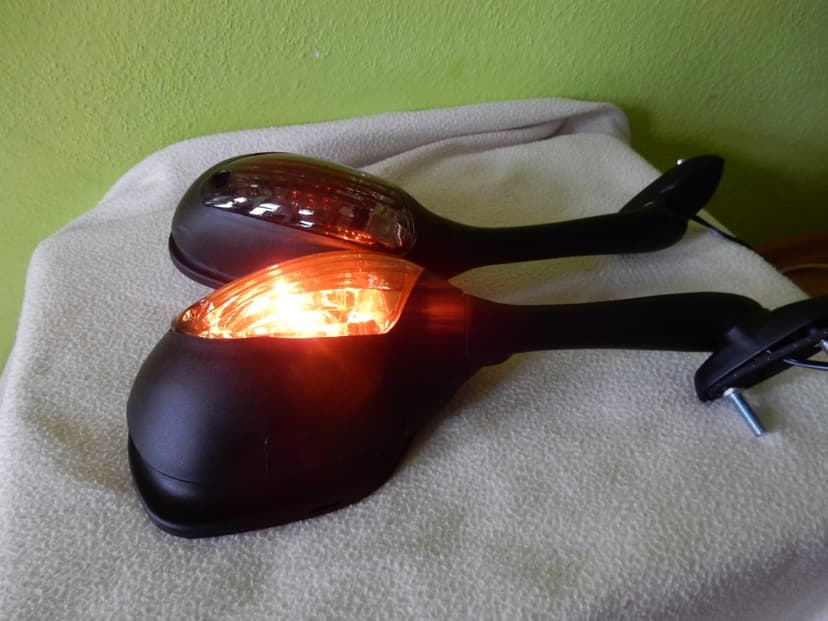 Suzuki gsxr 600 750 1000 zrcátka s blinkry