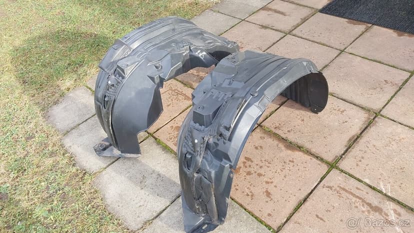 Nissan Navara D40 plastové  podběhy