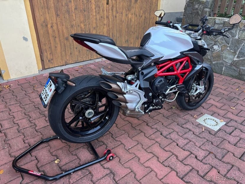 MV Agusta Brutale 800