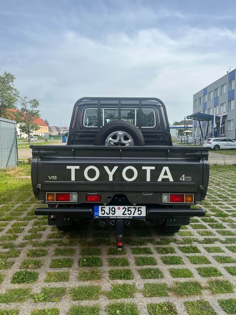 Toyota Land Cruiser 79