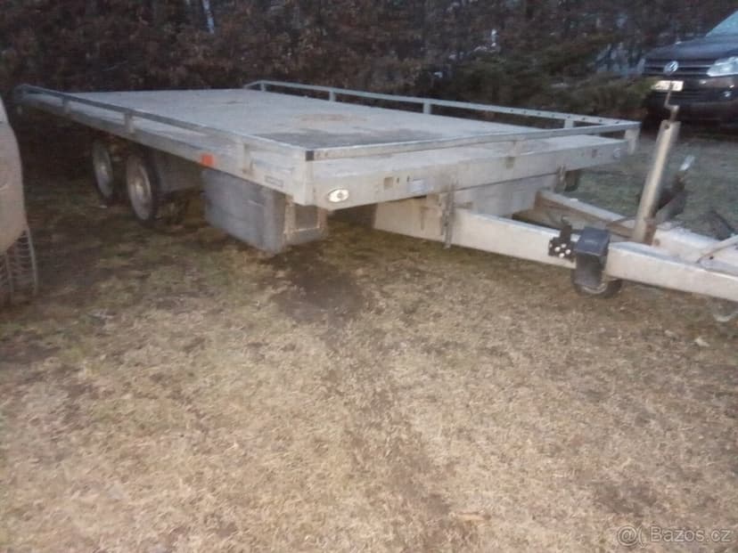 Autoprepravnik kára na auta Agados Adam