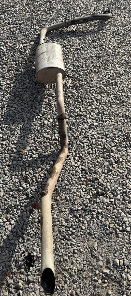 Zadní náprava a výfuk Nissan Navara D40